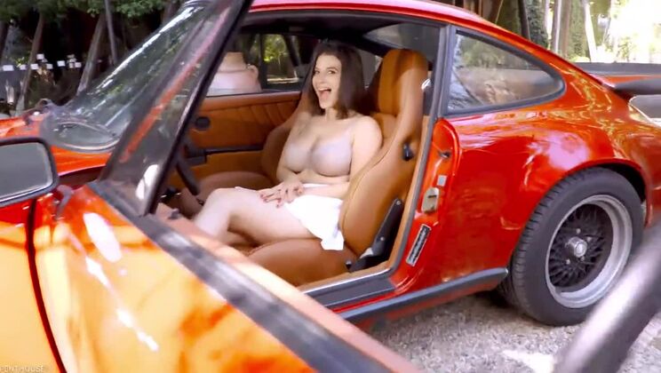 Outdoor Pet Of The Month LaSirena69 - February 2021