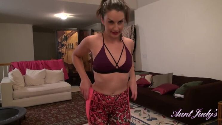 Auntie Cindy Gives POV BJ