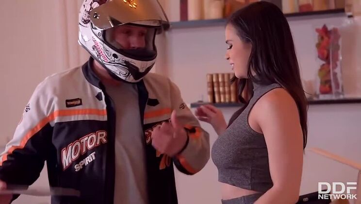 [DDFNetwork] - Nekane Gives Delivery Man Handjob In Office - Kira Queen