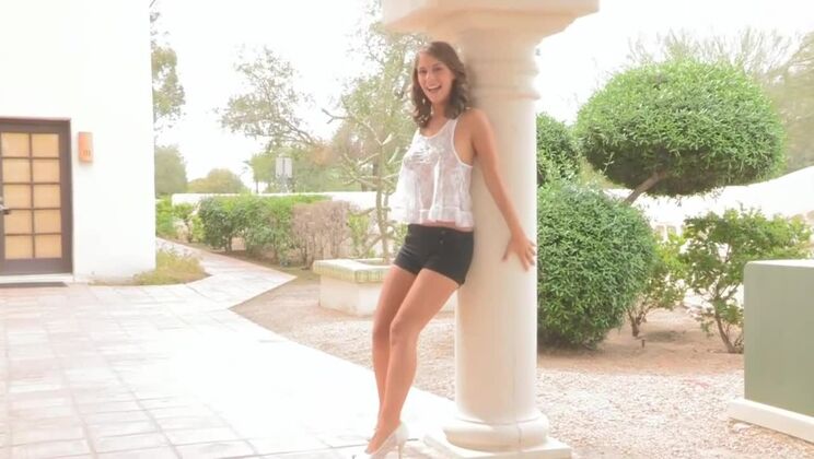 Quick Nudist Moment with Alluring Presley