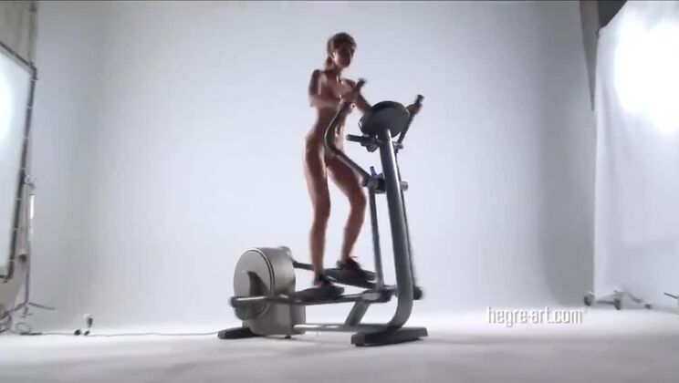 [Hegre] - Angie Beuatiful Outdoor Fun - Mira