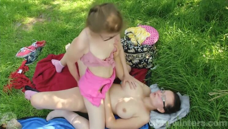 Big Tits Jada & Small Tits Maia Lesbian Play