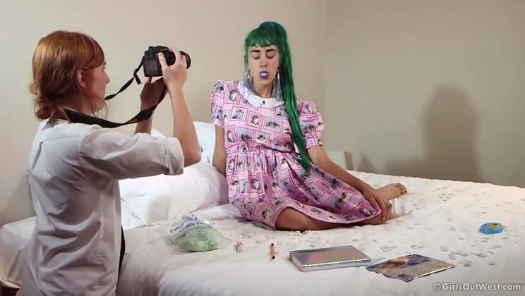 Avalon And Emerald - Pussy Lovers Day