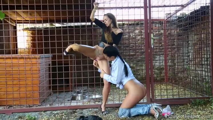 [Tainster] - Gina Devine's Tattooed Toy Play