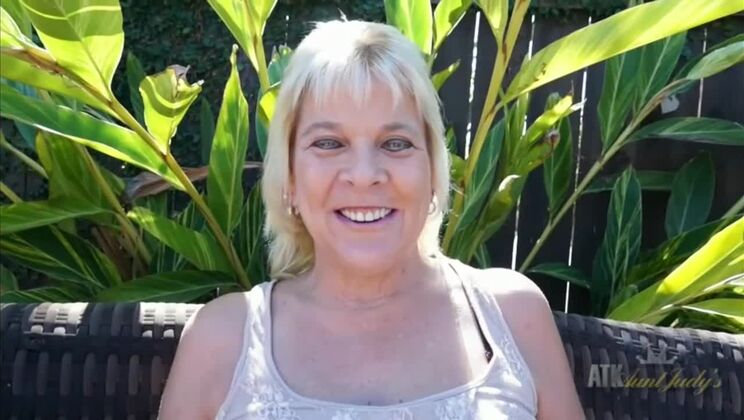 Solo Blonde Sindy Silver Plays