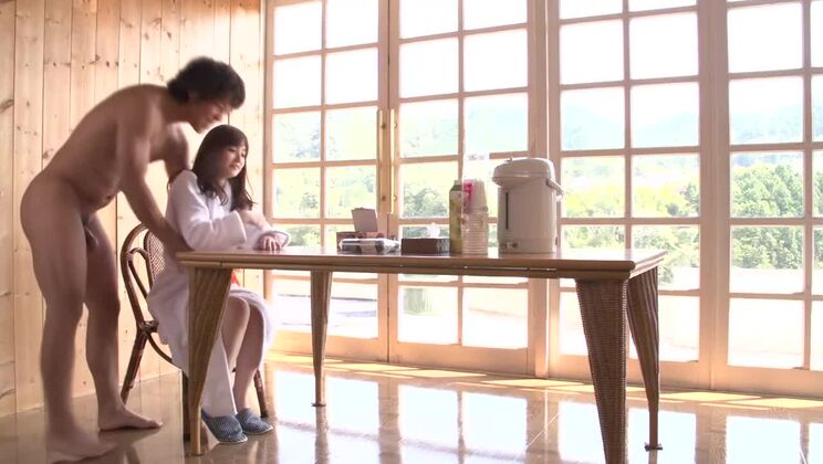 Niiyama Saya Enjoys a Creamy Surprise