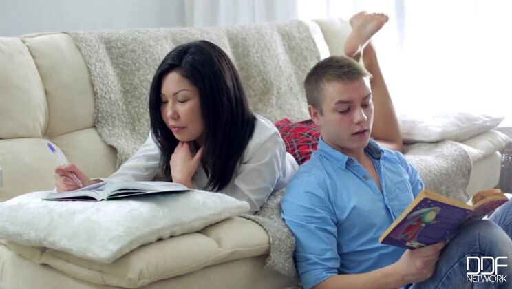 Interracial Fingering with Veiki