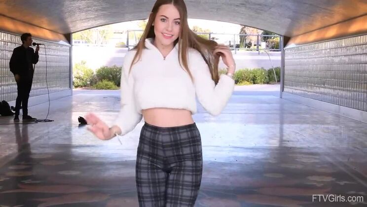 Naomi's Solo Orgasm Adventure