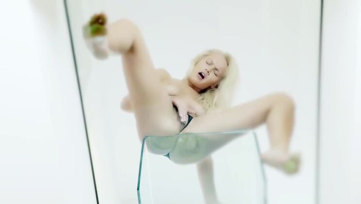 Yeah, Blonde & Young!