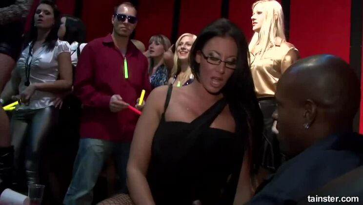 Group Sex Party with Dorina Golden and Vivien1