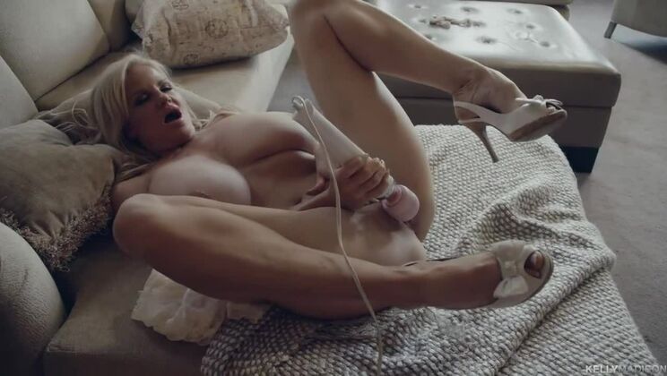 [KellyMadison] - Kelly Madison: Blonde Bombshell Vibrates - Kelly Madison