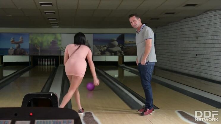 [HandsOnHardcore] - Anissa Kate And Nataly Gold - Double Penetration At The Bowling Alley