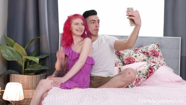 Pink-haired Babe Opens Up for Alien Fox's Pussy Licking