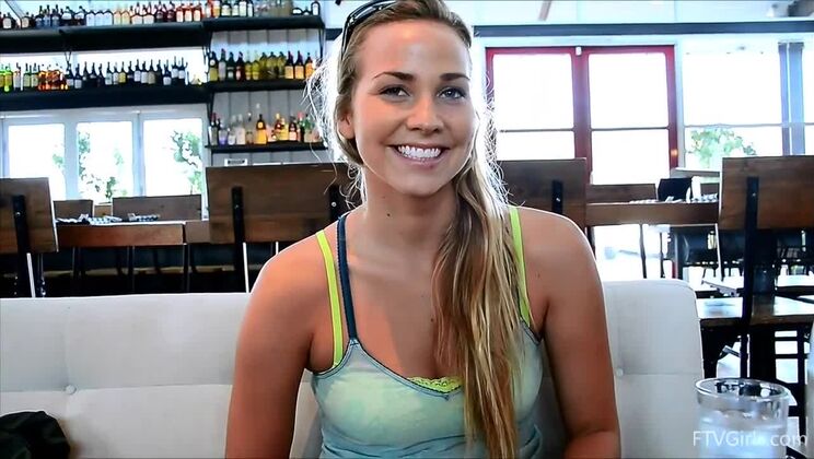 Flexible Courtney Solo