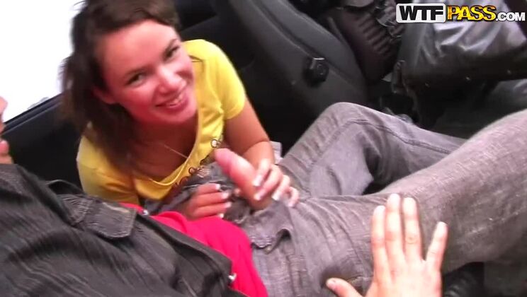 [PickupFuck] - Deepthroat with Brunette Mia and Her Piercing - Mia - Vova