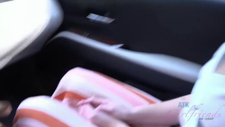 Exhibitionist Natalia Queen in Public