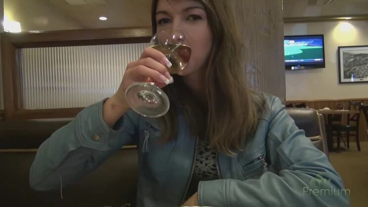 Amateur Brunette Susan Ayn's Foot Fetish Adventure