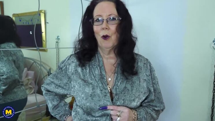 Zadi - Solo Fun With A Mature British Lady