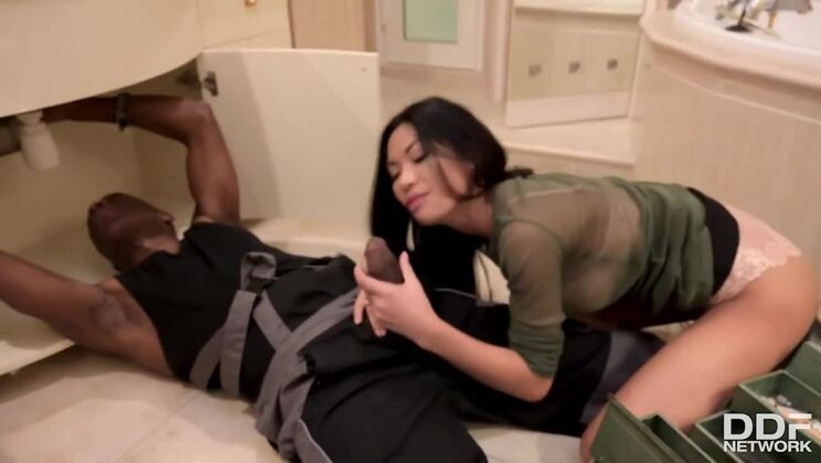 [DDFNetwork] - Polly Pons Loves Being Fucked by Plumbers Huge Dick - Polly Pons