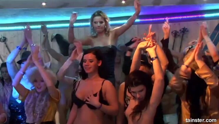 [Tainster] - Winter Wonderbang - Cam 3 - Lesbian Blonde Fun with Kia and Mia