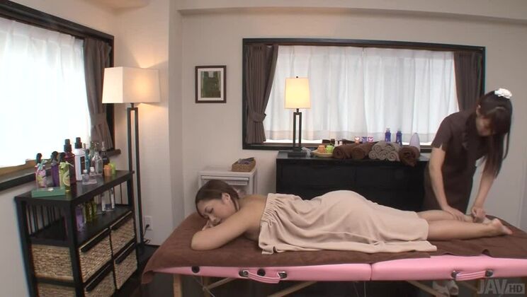 Asian Lesbians Gone Wild: Yuna Harumoto and Maika