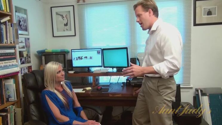 Elizabeth's Foot Fetish Deepthroat Adventure