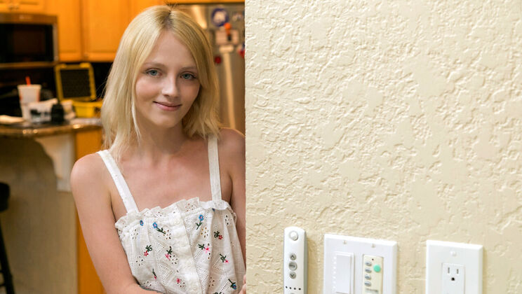 Kate Bloom Deepthroat Action - S1:E5