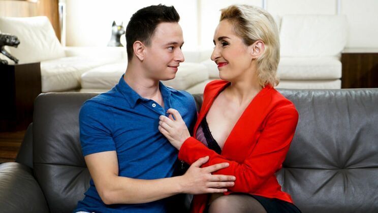 [LustyGrandmas] - Short Haired Seduction