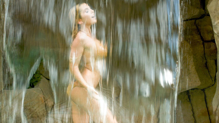 A MILF's Poolside Fantasy