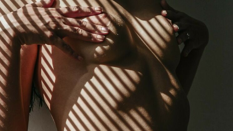 [Babes.com] - Brunette Babe Leanne Lace Cumming Alone - Leanne Lace