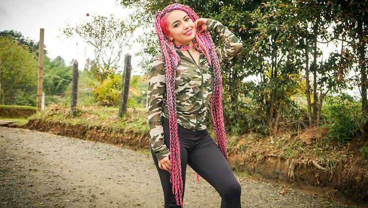 [Oyeloca] -  Latina Girl With Pink Hair Gets Screwed - Pedro Nel - evolet