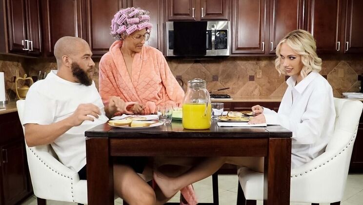 Xander Corvus Fucks Sky Pierce