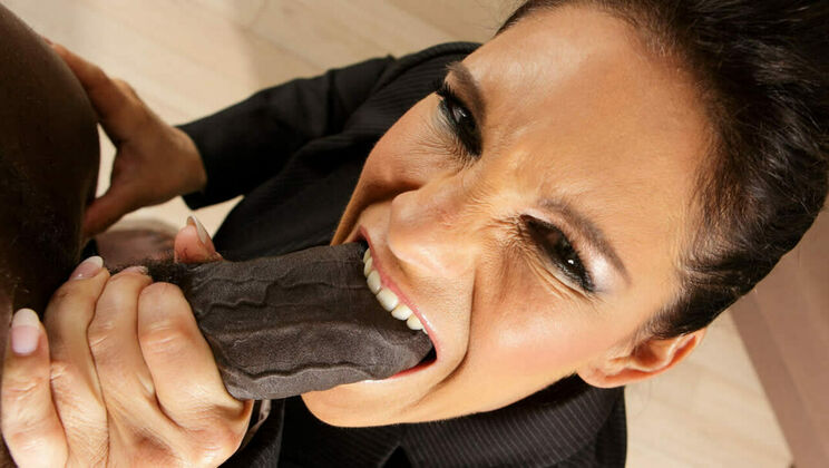 [ElegantRaw] - The Photographer's Big Score