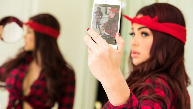 Handjob in Front of the Mirror