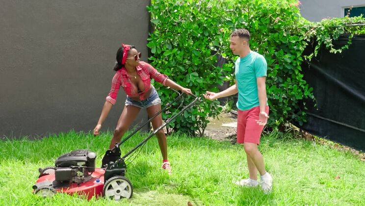 [MilfHunter] - Naomi's Tattooed MILF Body Gets Wet