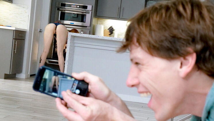 [GingerPatch] - Secretly Captured: My Friend's Ginger Mom - Rion King - Lauren Phillips