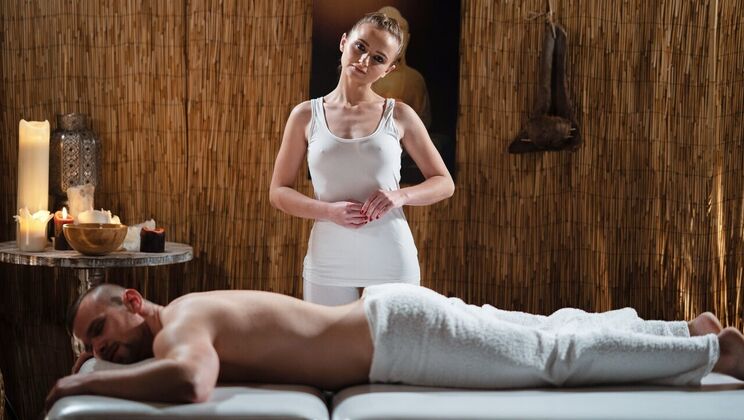 [MassageRooms] - Petite European Babe in Oil Massage Action