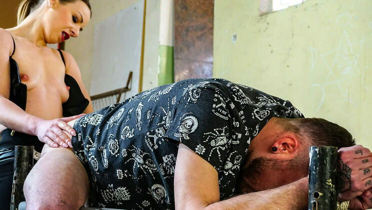 Lilit Sweet Uses Sex Toys in Hardcore