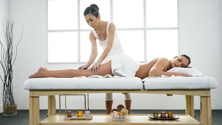 [MassageRooms] - Lesbian Scissoring and Piercing with Leanne Lace and Alina Crystall - Leanne Lace - Alina Crystall