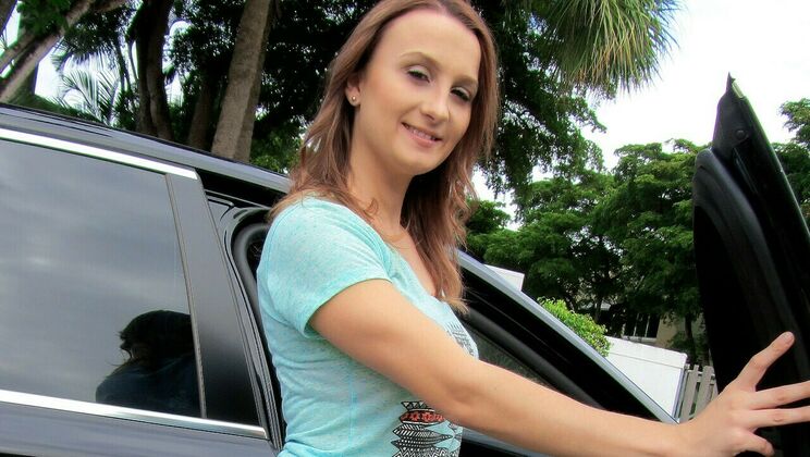 [StrandedTeens] - Indiana Darling fucks in the Car - Sadie Leigh