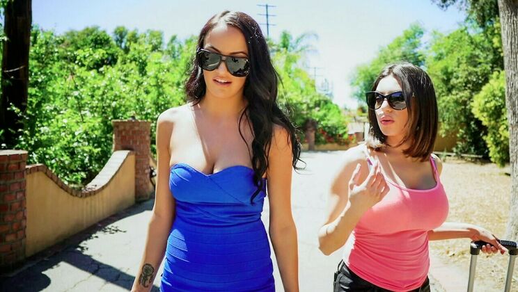 Wild Bathroom Lesbians Unleashed