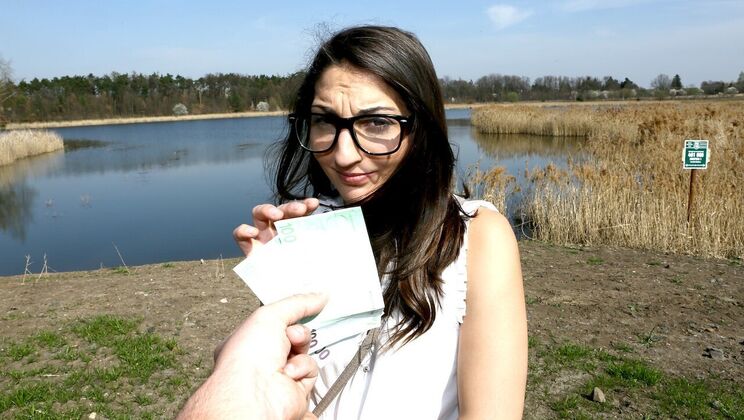 Public Pussy Pleasure with Spanish Amateur