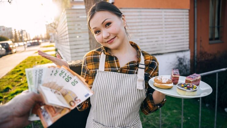 [PublicAgent] - Luna's Handjob and Creampie POV Party