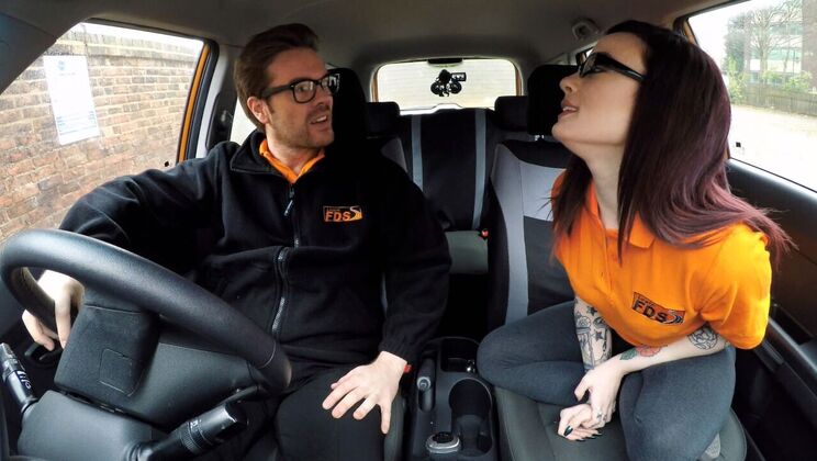 Outdoor Creampie With Petite American Babe