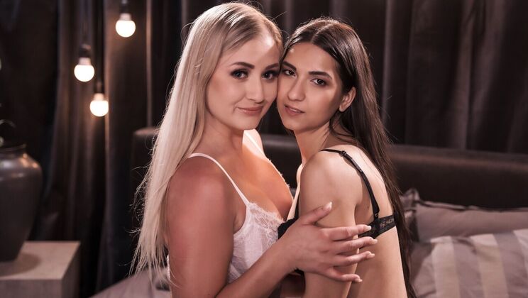 [Lesbea] - Blonde Lesbian Facesitting With Cayla And Moona - Cayla Lyons - Moona Snake