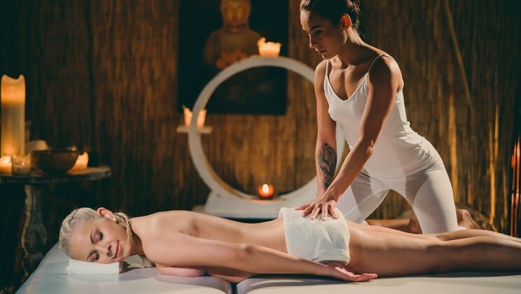 [MassageRooms] - Massage and Fingering Lesbians Julia and Lexi Unleashed - Julia Parker - Lexi Dona