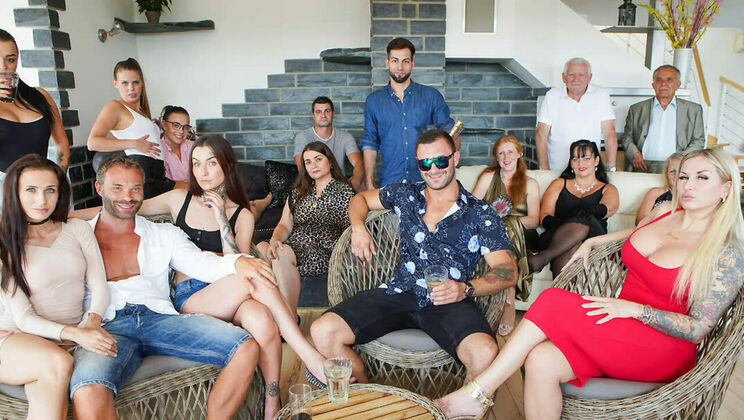 [FamilyScrew] - Cumshot Party with the Family