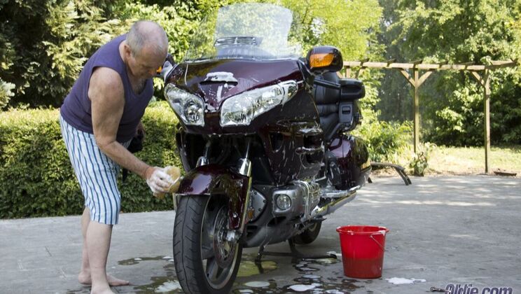 [Oldje] - Clean My Bike with a Blowjob - Nataly Von - Jack