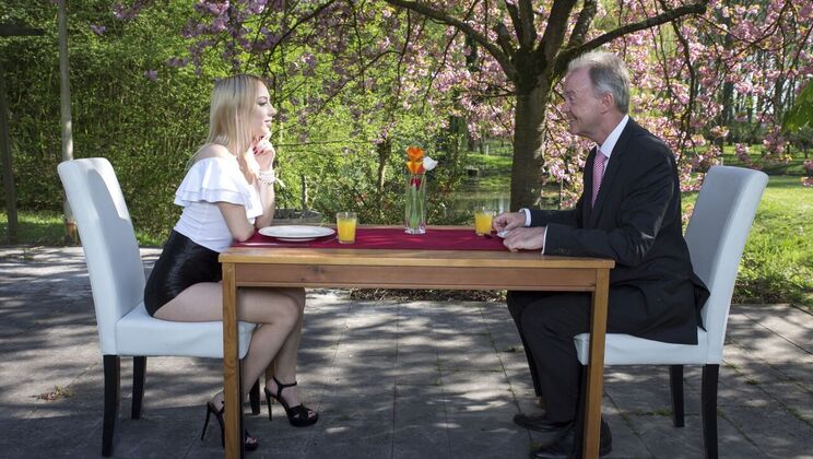 [Oldje] - Sexy Fun Before The Meeting