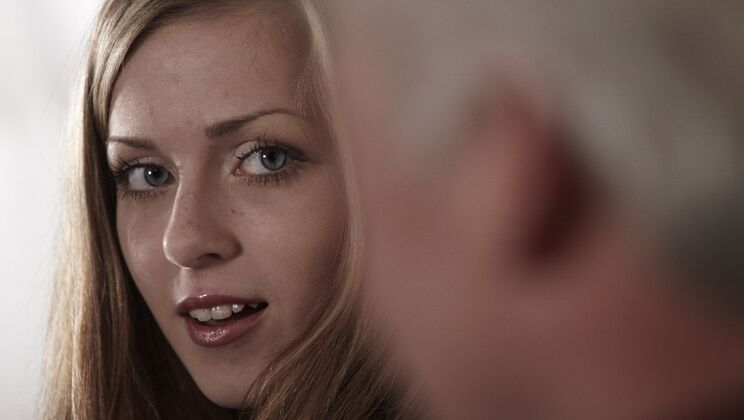 [Oldje] - Gustavo and Abigail's Kissing Striptease